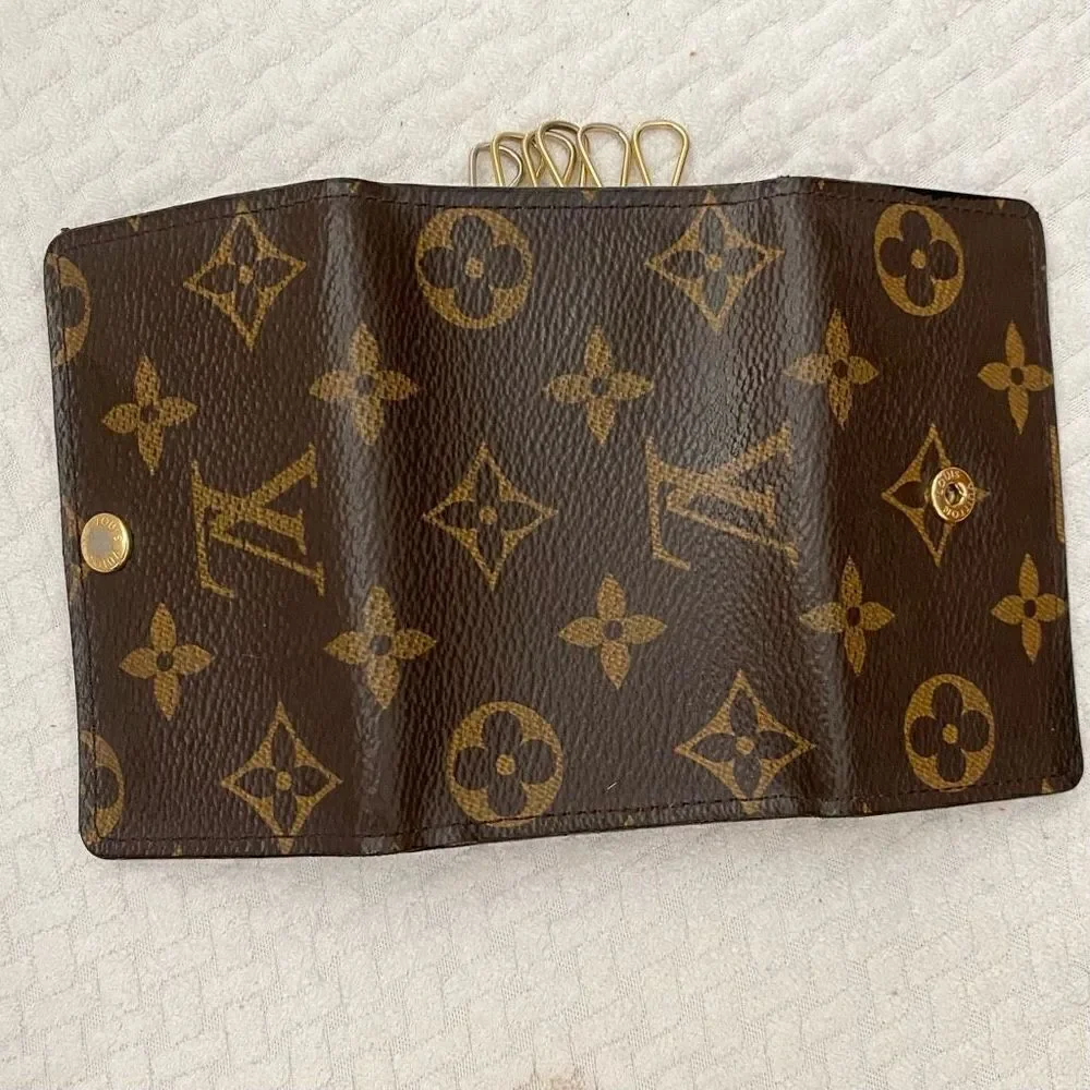 Louis Vuitton Monogram 6 Ring Key Case - Picture 9 of 12